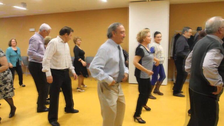 Descubre los beneficios de los bailes de salón para personas mayores